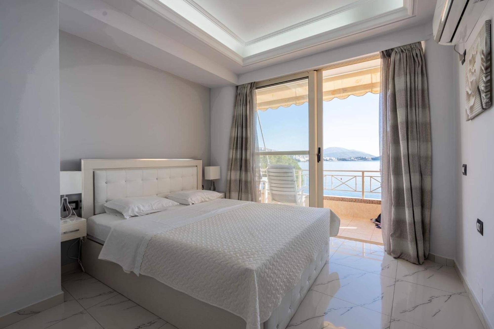 Apartment In Saranda Екстер'єр фото