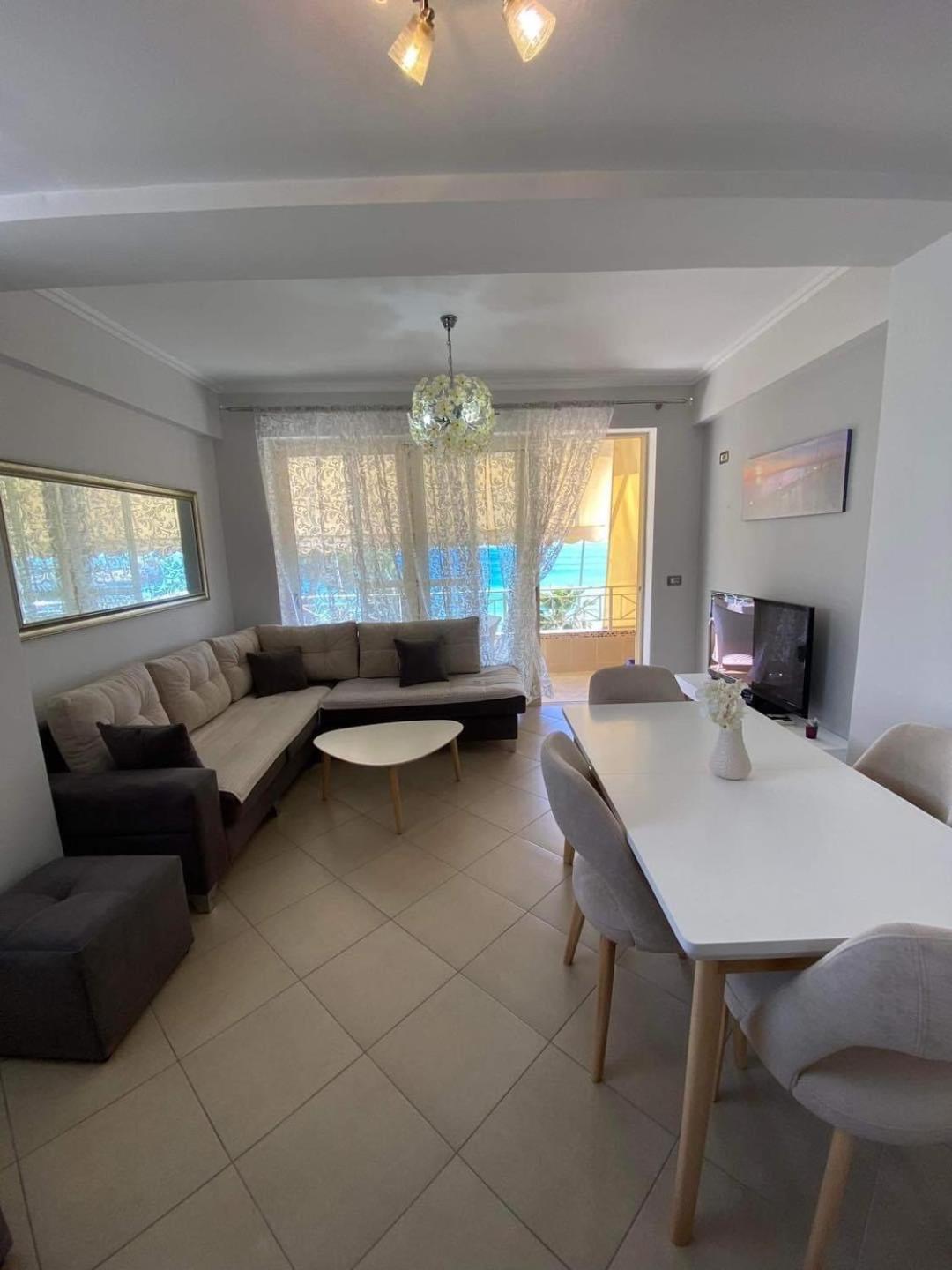 Apartment In Saranda Екстер'єр фото